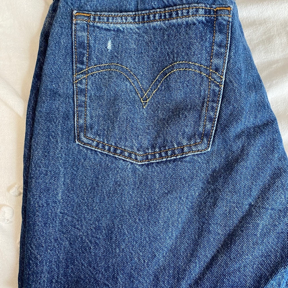 BRAND NEW LEVI 501 - Picture 3 of 3